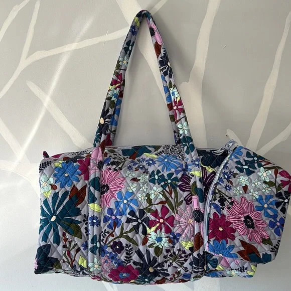 Vera Bradley Travel Duffel Bag and cosmetic set Bundle Bengal Lily - Picture 2 of 8